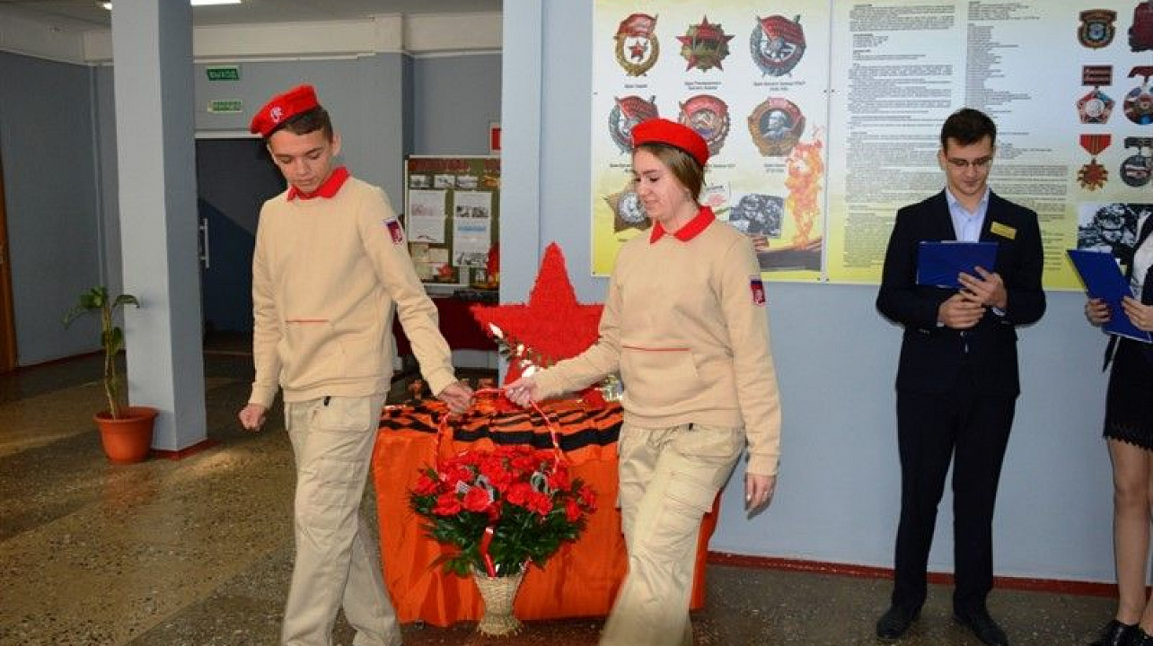 В гимназии №82 открылся музей Боевой славы.jpg