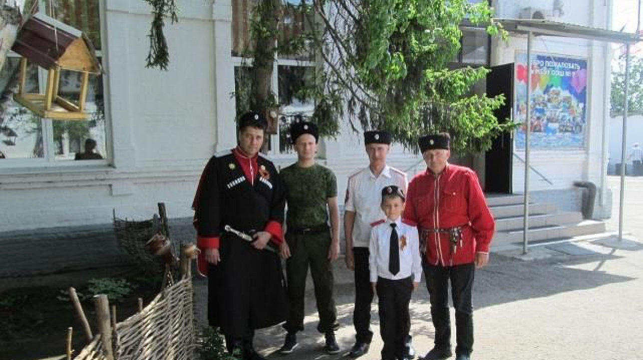 Казаки Хуторского казачьего общества «Имени атамана В.Величко» рассказали казачатам о Героях Великой Отечественной Войны