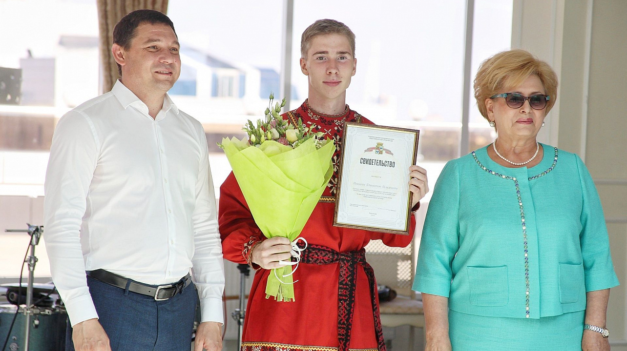 Молодые представители национально-культурных объединений удостоены премии главы города (3).jpeg