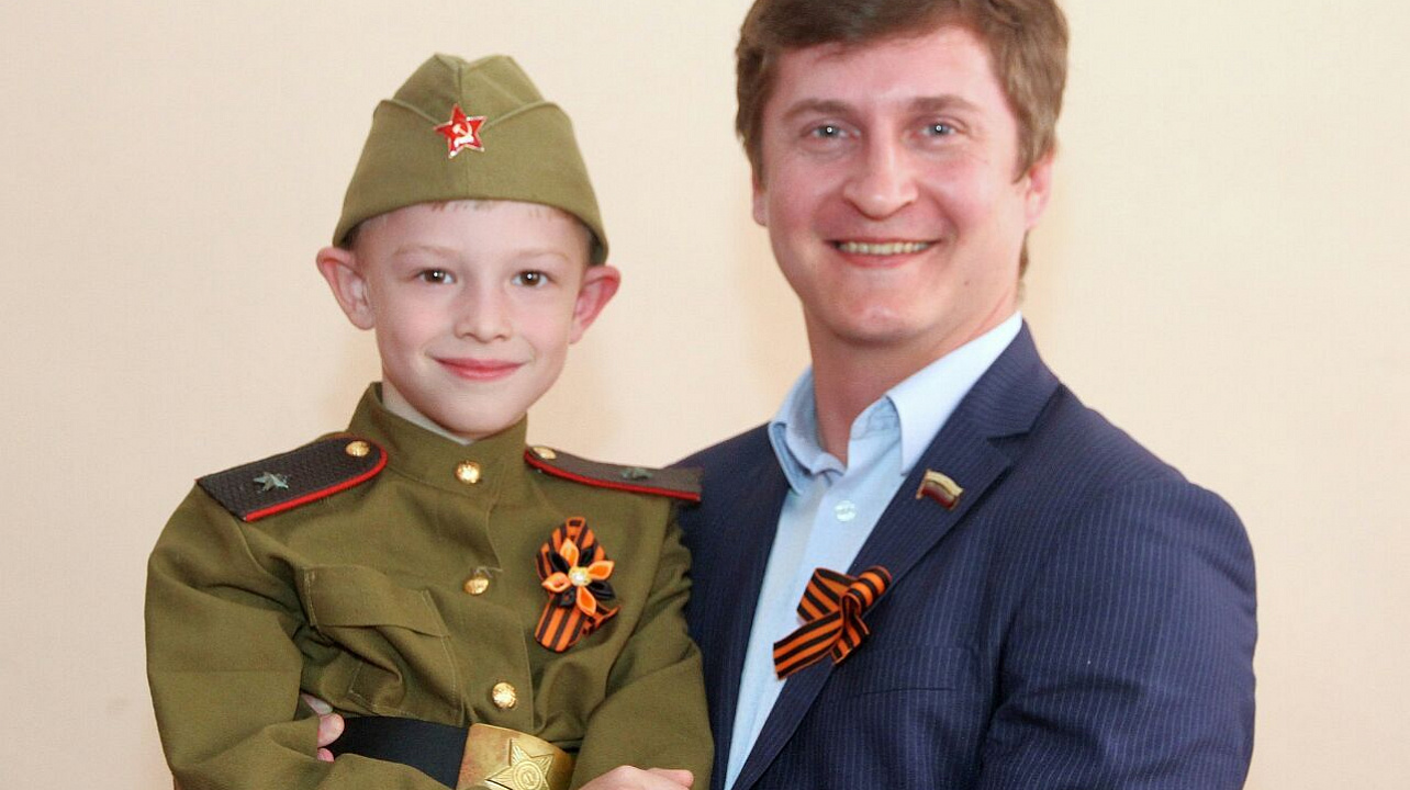 Депутат гордумы Андрей Раззорёнов поздравил ветеранов с Днем Победы