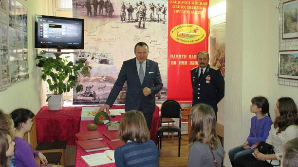 Школьникам из поселка Колосистого рассказали об отважных воинах-интернационалистах