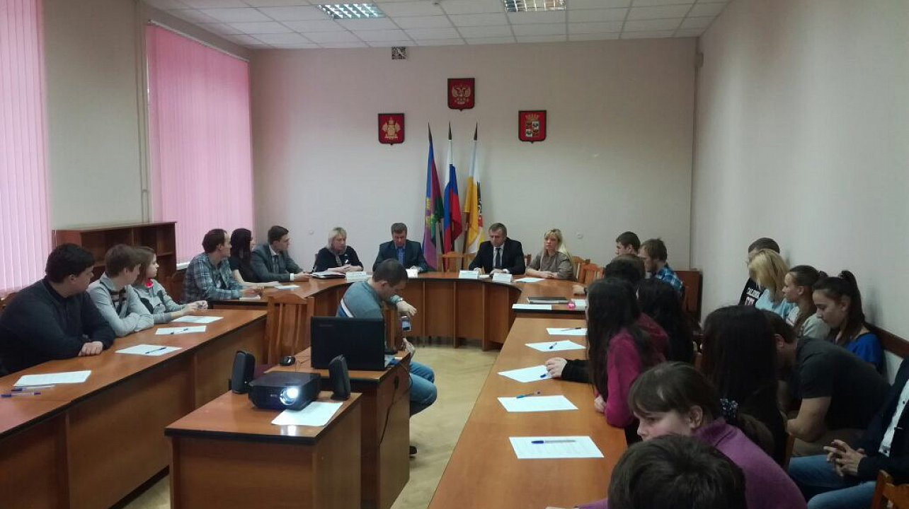 Для молодёжи Западного округа провели круглый стол, посвящённый Дню молодого избирателя