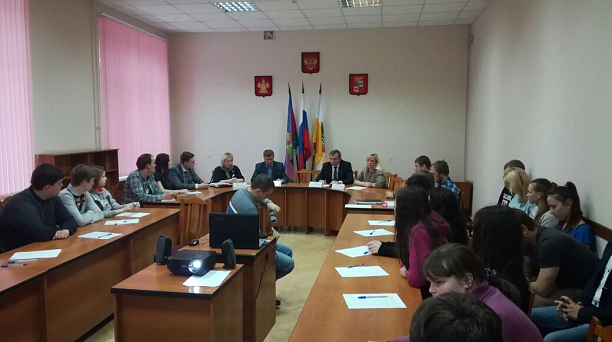 Для молодёжи Западного округа провели круглый стол, посвящённый Дню молодого избирателя