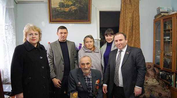 Глава Прикубанского округа Евгений Первышов и депутат гордумы Зорик Садоян поздравили ветеранов войны