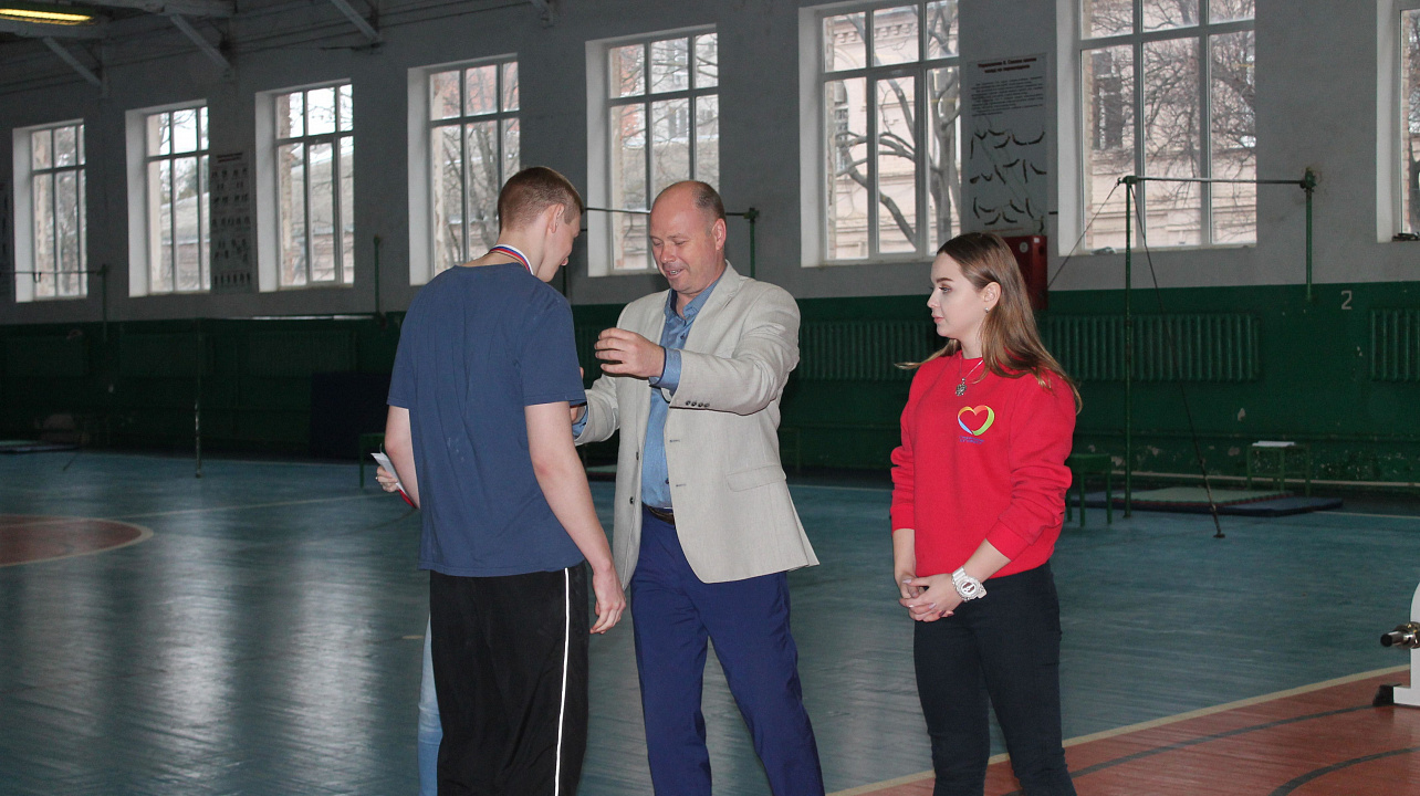 Соревнования по гиревому спорту и жиму штанги лежа среди курсантов 1-го курса Краснодарского военного училища имени генерала армии С.М.Штеменко