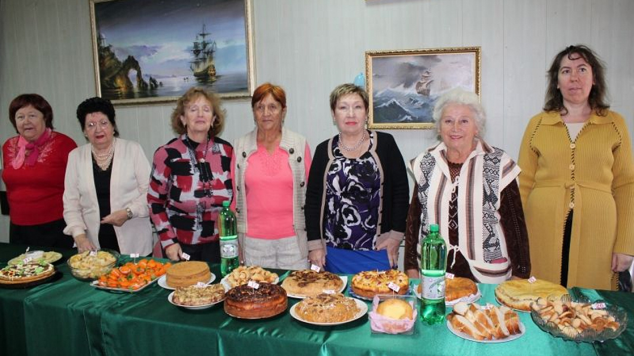 Ежегодный кулинарный конкурс, посвященный Дню пожилого человека, прошел в общественной организации пенсионеров, инвалидов Западного округа.jpg