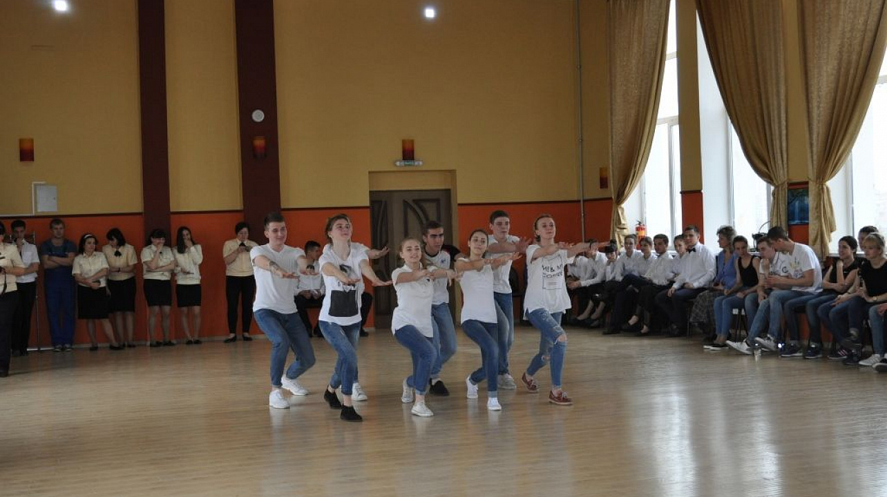 В Прикубанском округе прошел фестиваль-конкурс «Школьный бал»