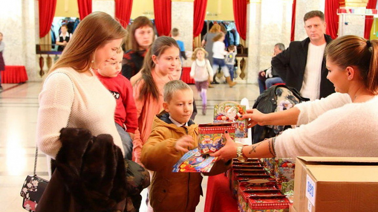 В филармонии им. Г. Ф. Пономаренко состоялось новогоднее представление для детей Западного округа