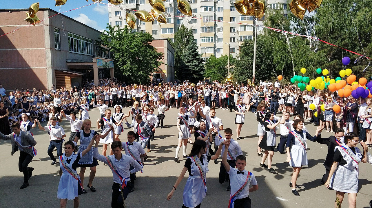В школах Западного округа прозвенел последний звонок