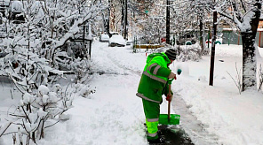 О нерасчищенных от снега дворах жители Краснодара могут сообщить на горячую линию