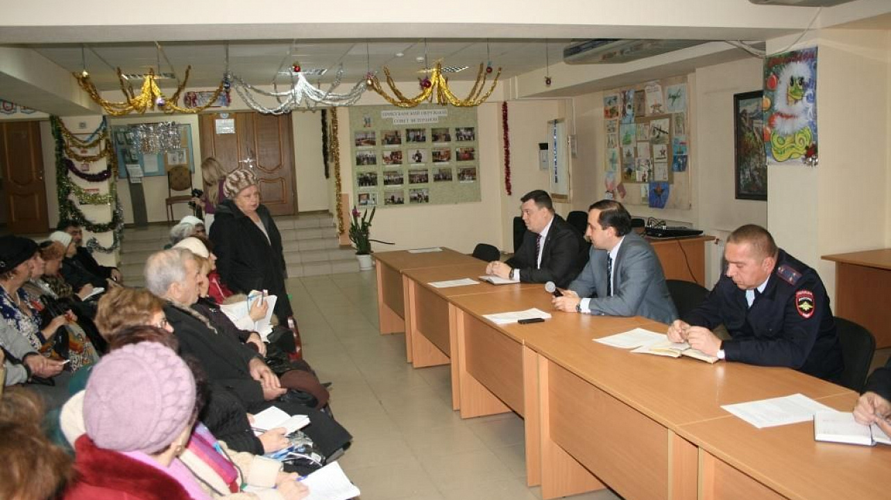 В территориальном центре №26 участковые полиции ОПМ №7 отчитались об итогах работы