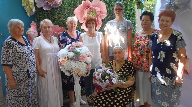 Ровесница века