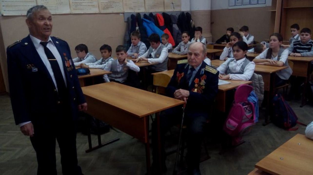 Ученики краснодарской школы №58 встретились с участниками Великой Отечественной войны (1).jpg