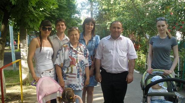 Депутат городской Думы города Краснодара Зорик Садоян поздравил с высоким достижением жительницу Гагаринского микрорайона