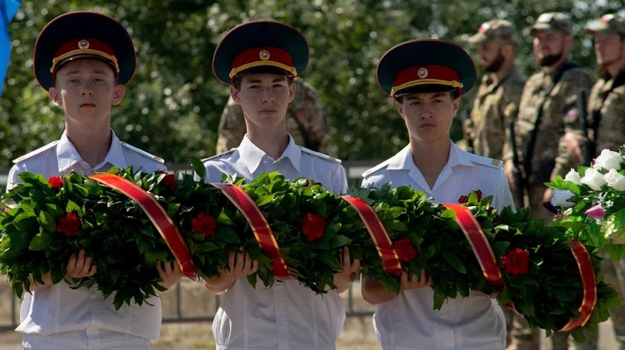 На мемориальном комплексе, посвящённом героической обороне Пашковской переправы в годы Великой Отечественной войны, состоялся торжественный митинг