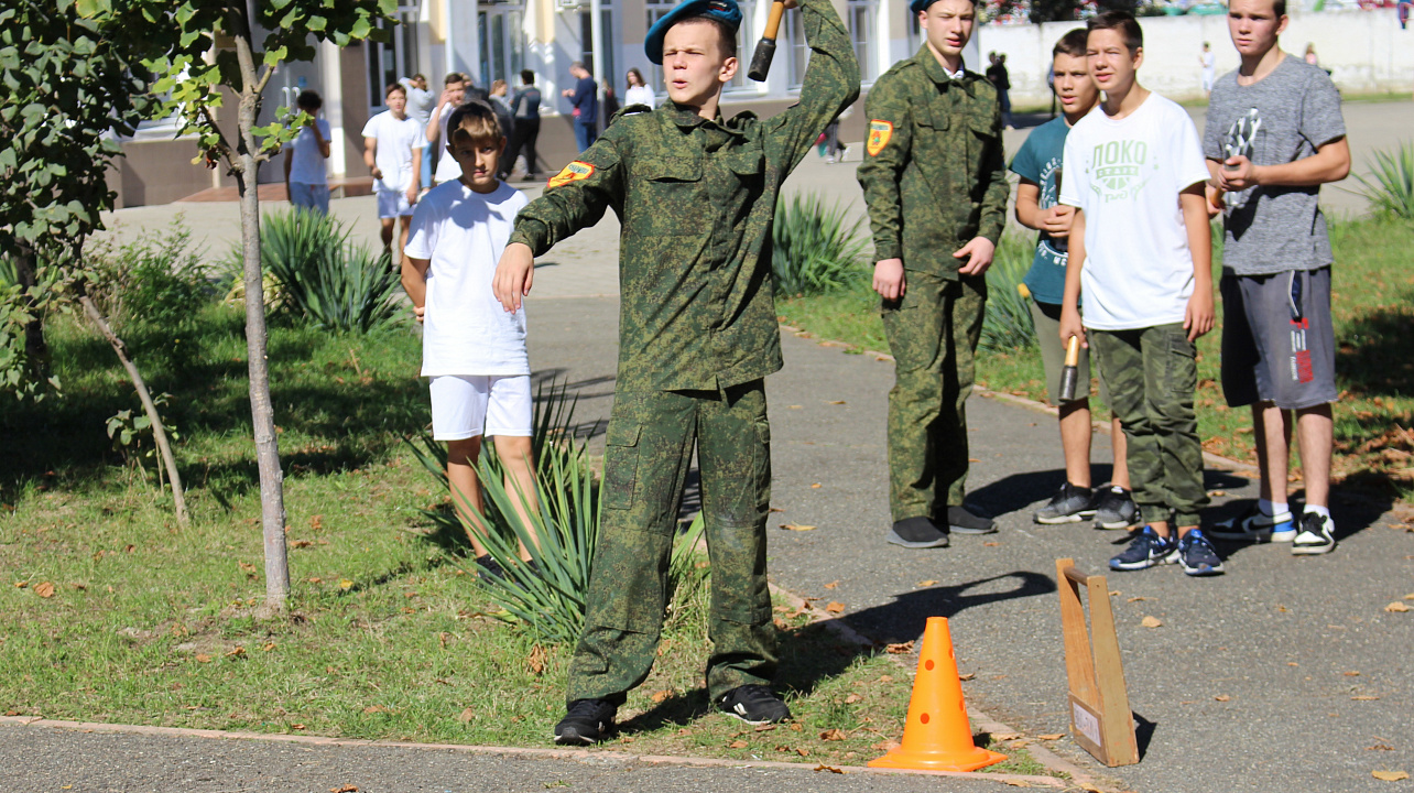 В рамках акции Спорт Zа Наших в Краснодаре прошёл мастер-класс по прохождению полосы препятствий и военно-прикладным дисциплинам