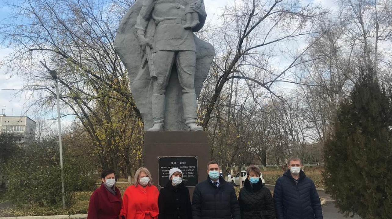 Сегодня в станице Елизаветинской состоялся митинг ко Дню Неизвестного Солдата