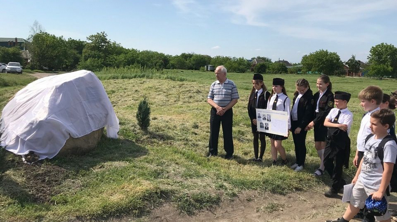 В «Елизаветинском городище» установлен памятный знак