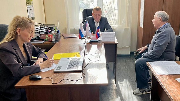 Депутат городской Думы Краснодара Александр Грачёв провёл приём граждан