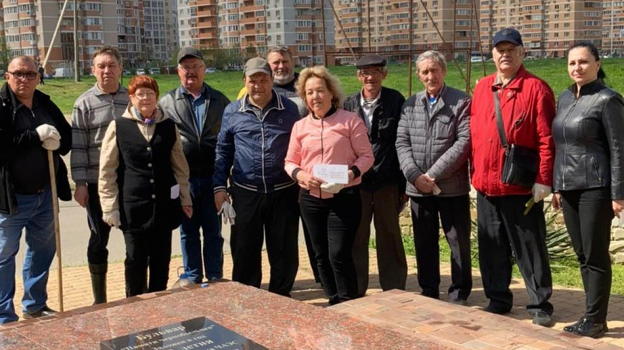 Чернобыльцы Прикубанского округа провели субботник на бульваре Памяти чернобыльцев