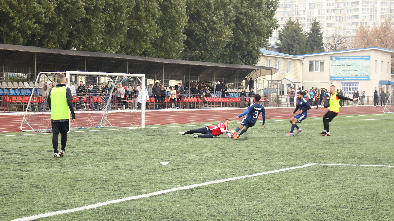 Завершился футбольный матч 8х8 среди студенческих команд  