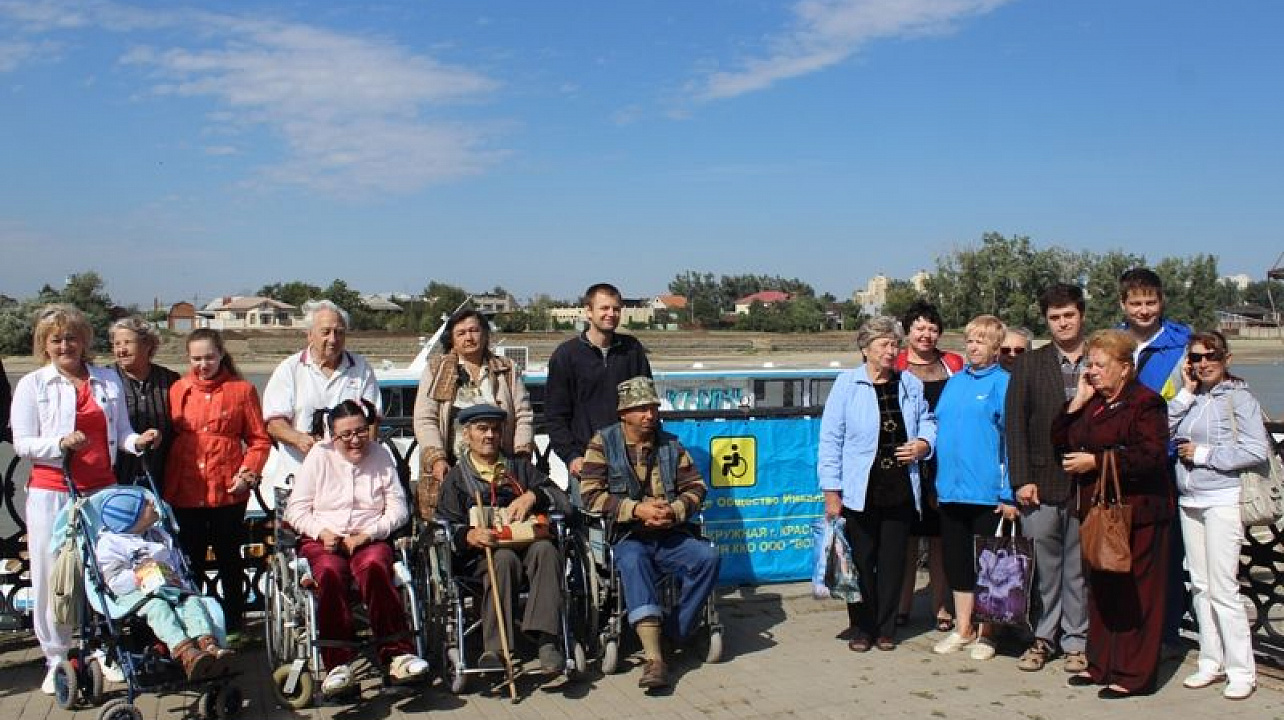 Инвалиды Центрального округа отправились на речную прогулку