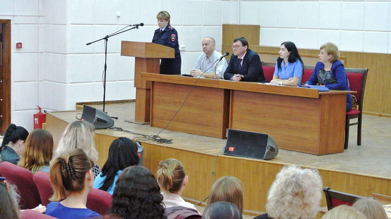 В Западном округе состоялось расширенное заседание комиссии по делам несовершеннолетних