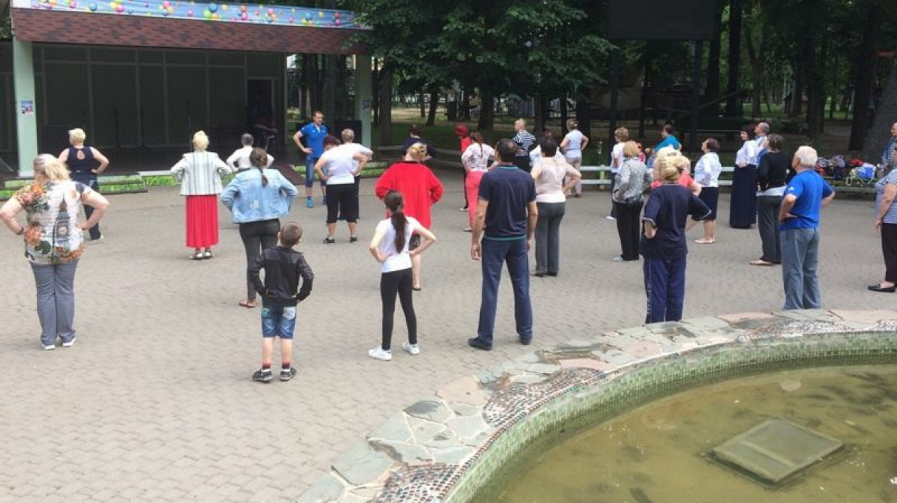 В Центральном округе прошла зарядка для всех желающих