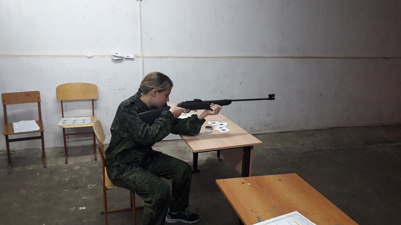 Школьники Западного округа приняли участие в стрелковом турнире «Снайпер»