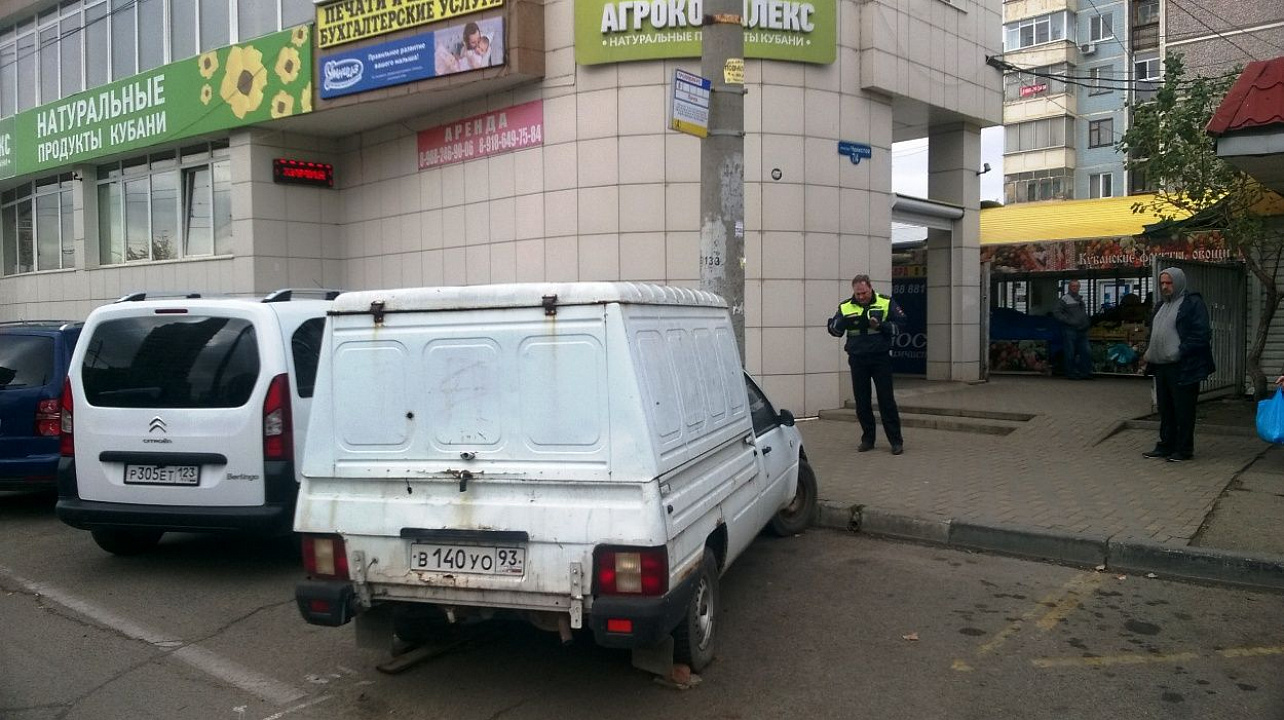 В Западном округе прошел мониторинг улиц с целью выявления и уборки транспортных средств, брошенных собственниками