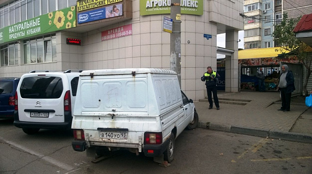 В Западном округе прошел мониторинг улиц с целью выявления и уборки транспортных средств, брошенных собственниками