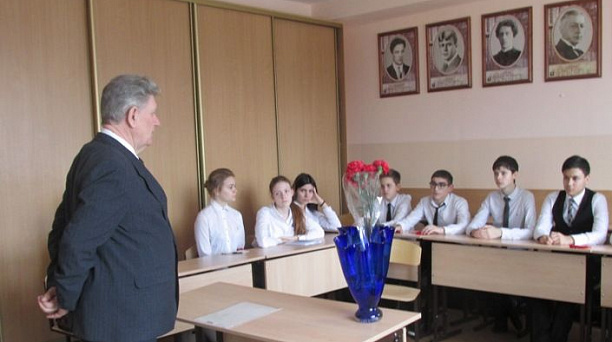 В гимназии № 92 прошла акция «Чтобы помнили…»