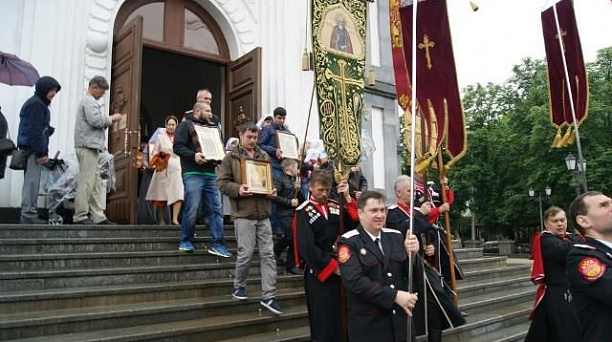 В День славянской письменности и культуры казаки Екатеринодарского районного казачьего общества приняли участие в крестном ходе