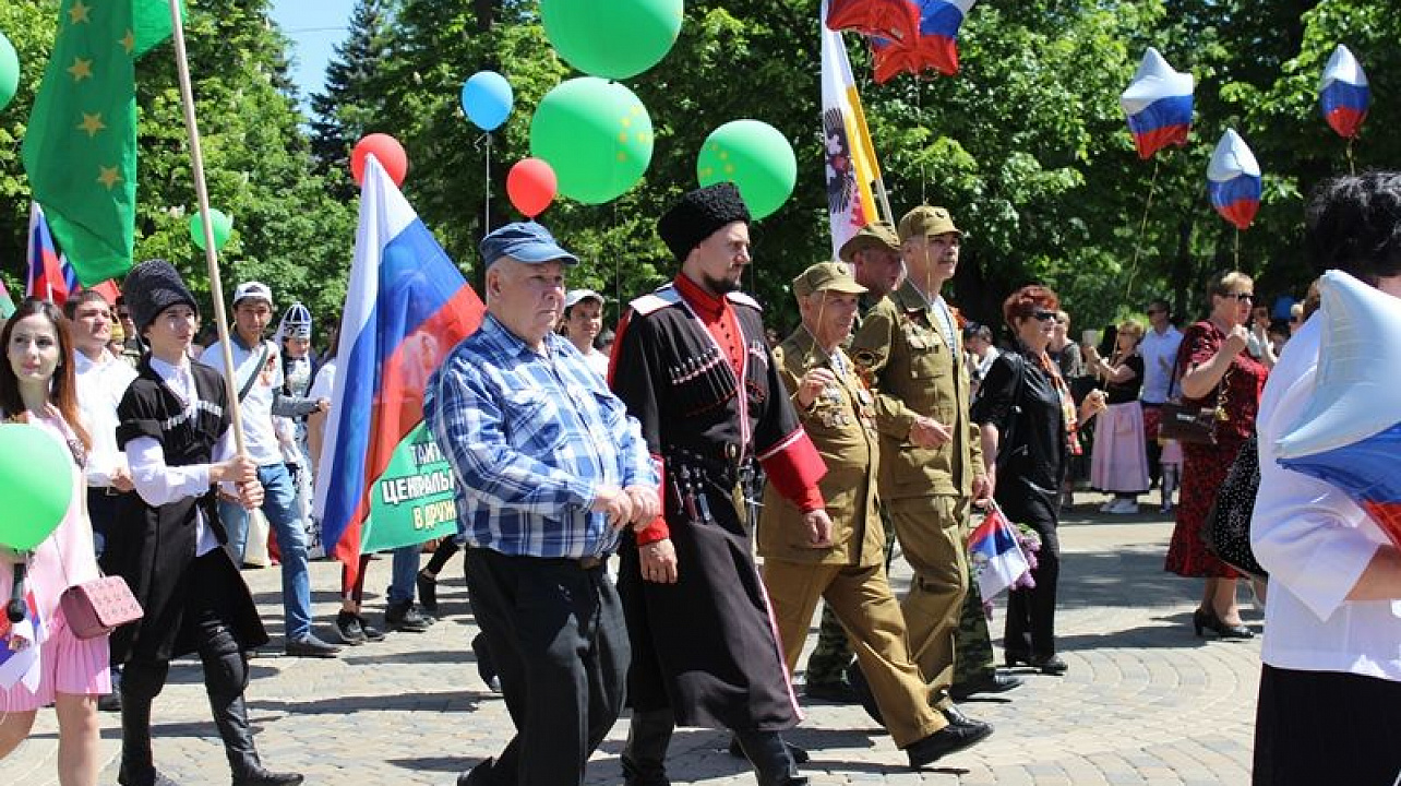 Жители Центрального округа приняли участие в первомайском шествии