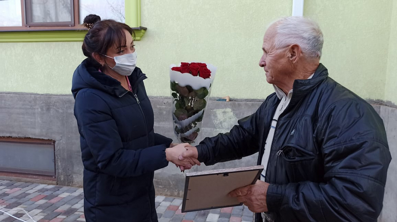 В Прикубанском округе с 80-летием поздравили заслуженного работника коммунального хозяйства Кубани Николая Галицына