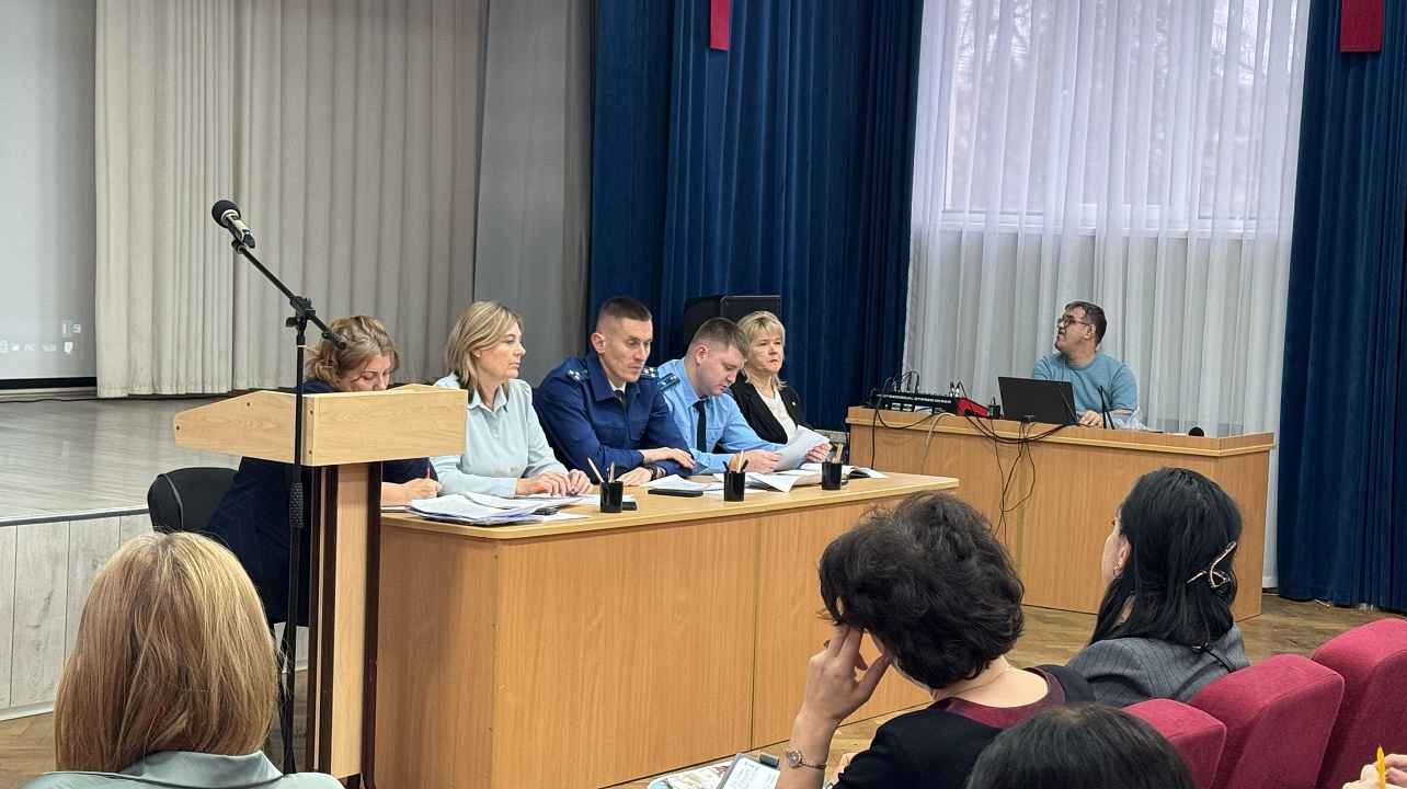 В Прикубанском округе прошло очередное расширенное заседание комиссии по делам несовершеннолетних