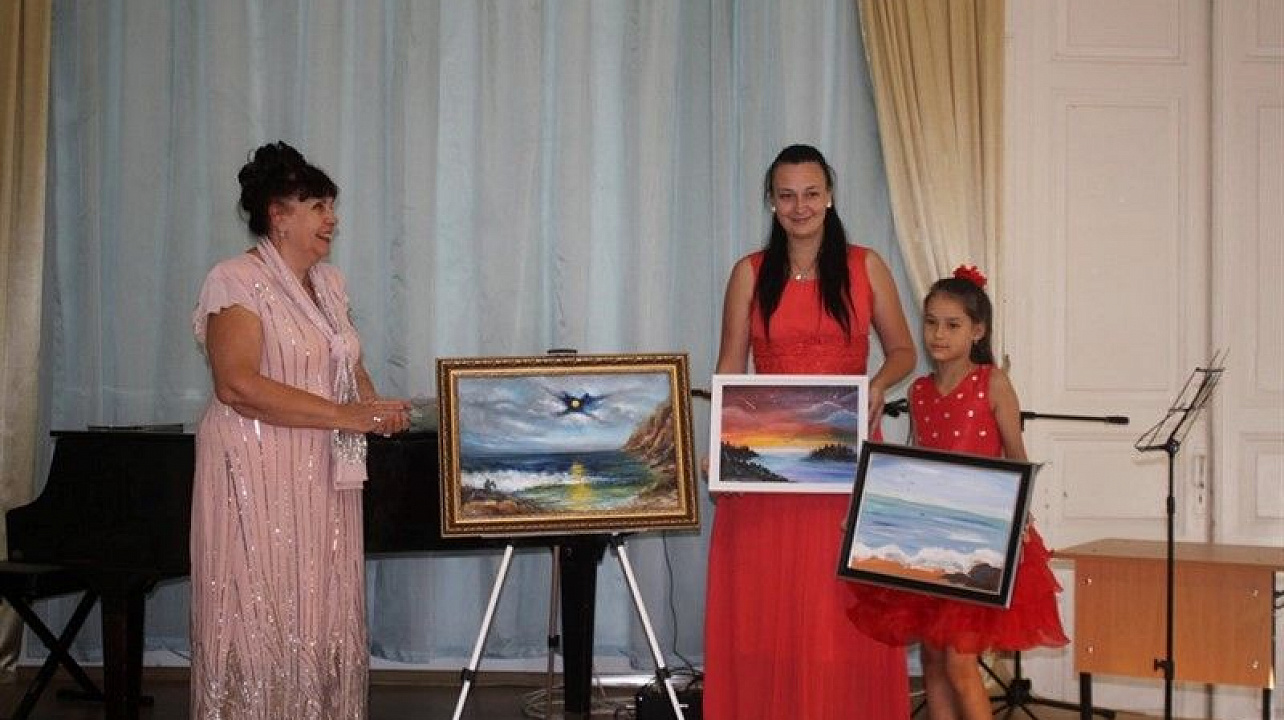 Общественная организация «Единство поколений» провела творческую встречу в День семьи, любви и верности.jpg