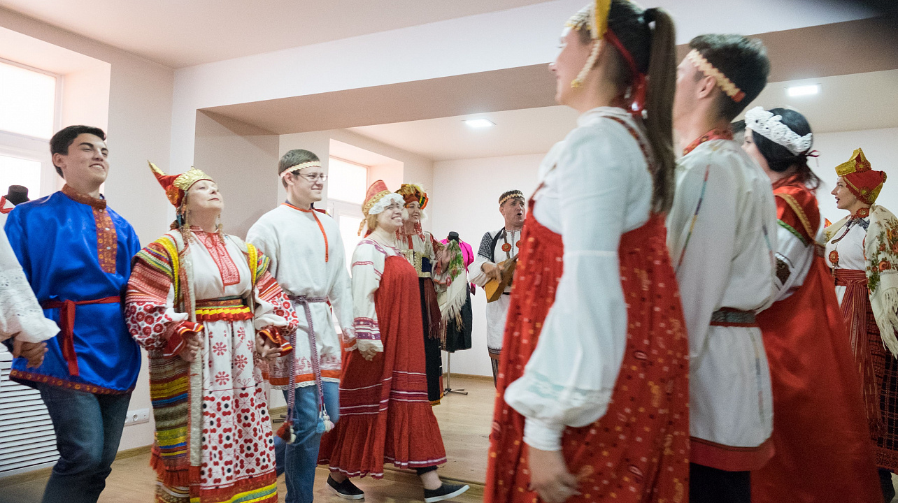 Активисты Общества русской культуры представили в учебных заведениях Краснодара фольклорную образовательную программу (3).jpg