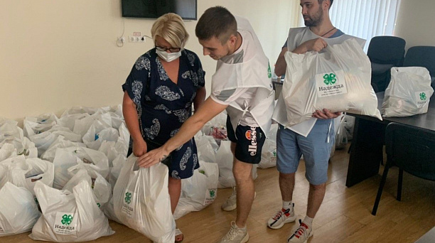 В Краснодаре прошла благотворительная акция по выдаче продуктовых наборов нуждающимся семьям, приуроченная к празднику: «День семьи, любви и верности»