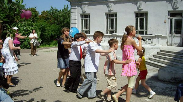 Праздничный серпантин начался