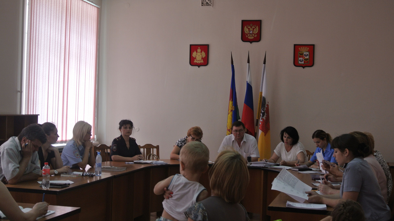 Заседание комиссии по делам несовершеннолетних