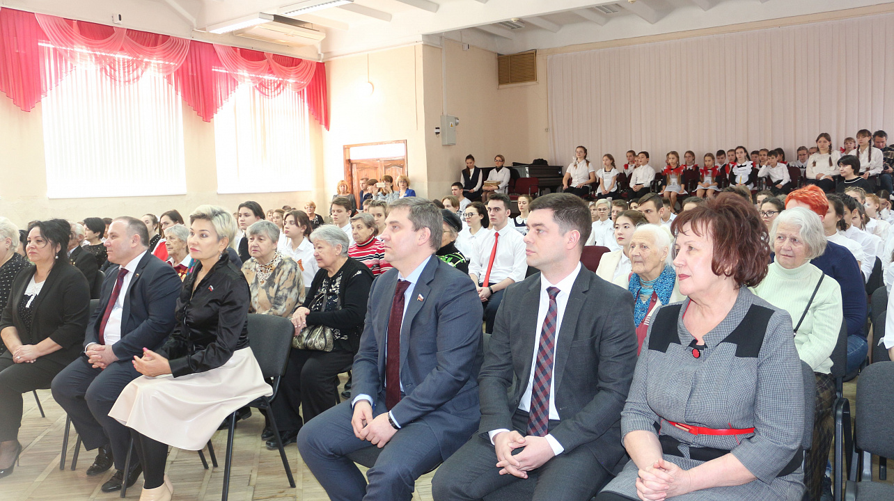 В Прикубанском округе поздравили ветеранов-блокадников