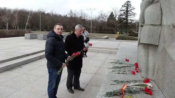 Жители Центрального округа приняли участие в торжественном митинге, посвященном Дню защитника Отечества