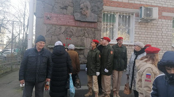 Жители Центрального округа отдали дань памяти героям Отечества