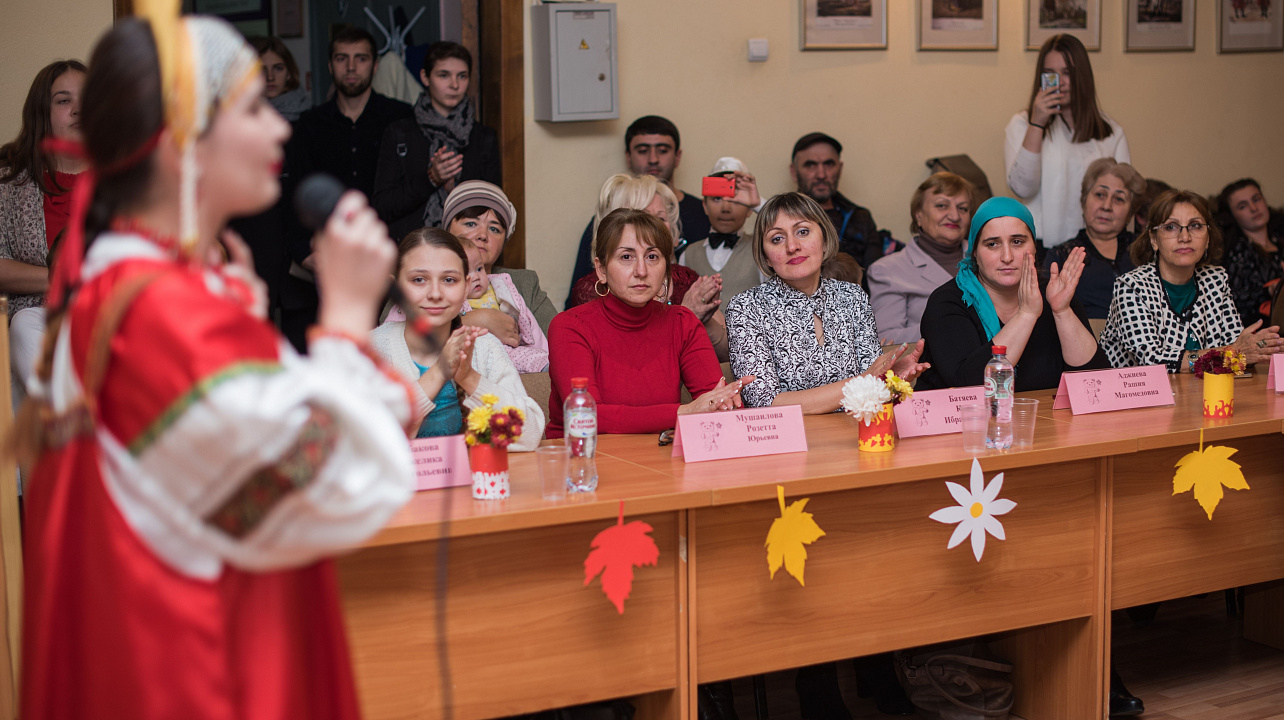 В посвящённом Дню матери праздничном вечере приняли участие многодетные семьи национально-культурных объед (3).jpg