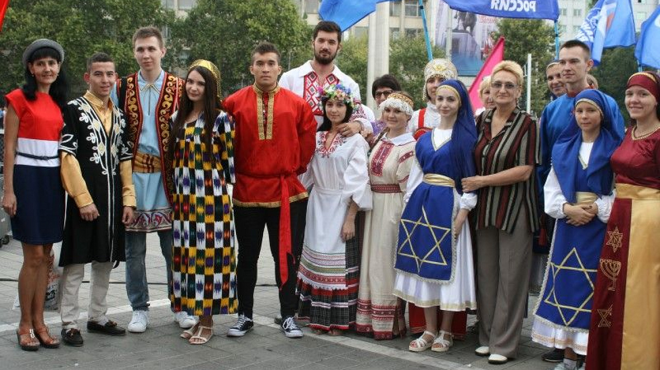 Национально-культурные объединения приняли участие в праздновании Дня государственного флага (3).JPG