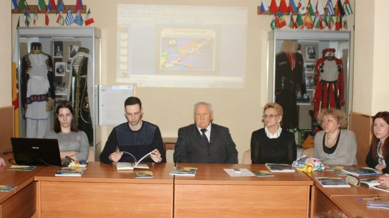 Сотрудники Общественно-информационного центра поделились опытом работы с молодёжью (8).JPG