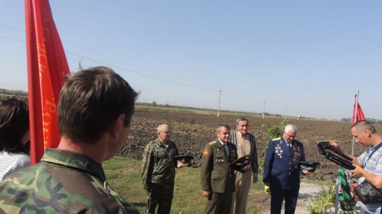 Память военного лётчика 1 класса Алексея Назарова почтили сослуживцы и члены Краевого отделения организации ветеранов "Боевое братство".jpg