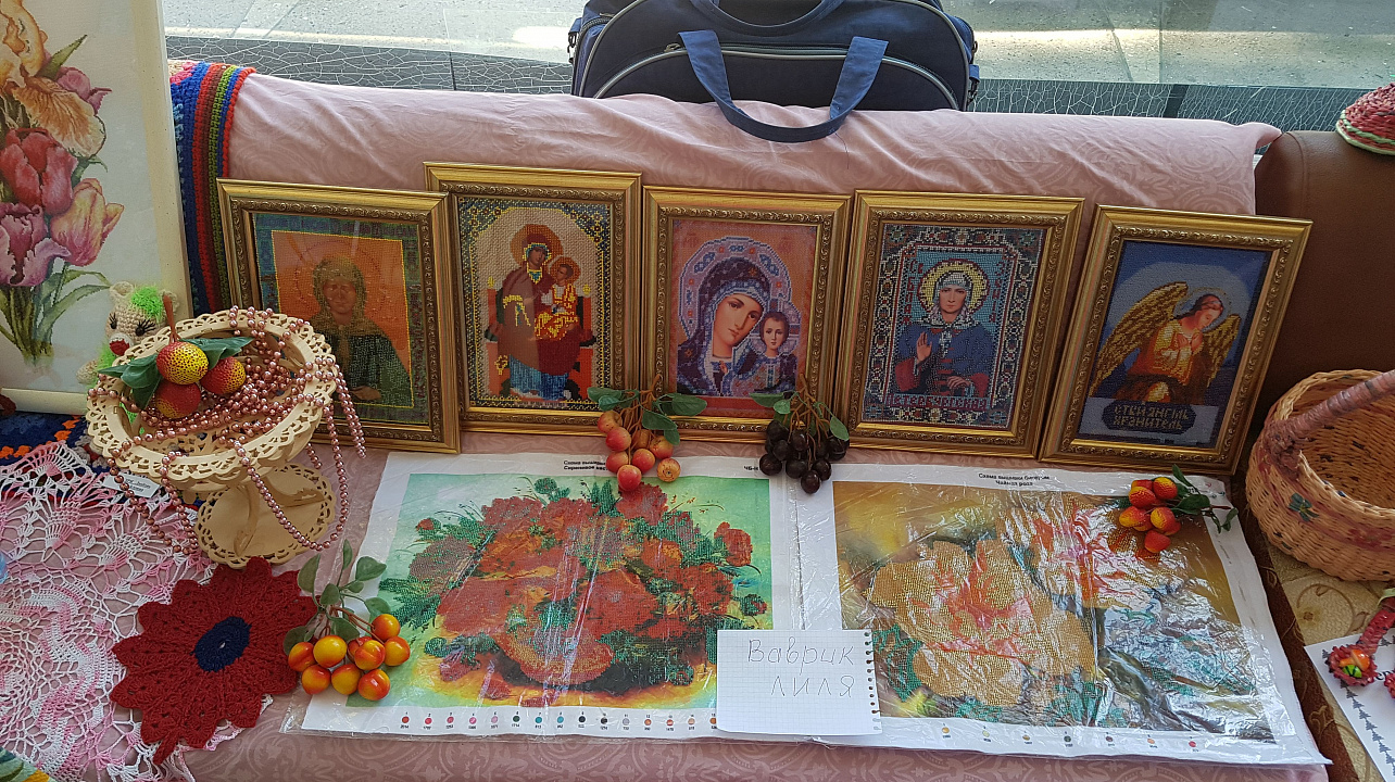 Союз женщин Прикубанского округа организовал выставку творческих работ к годовщине образования Краснодарского края