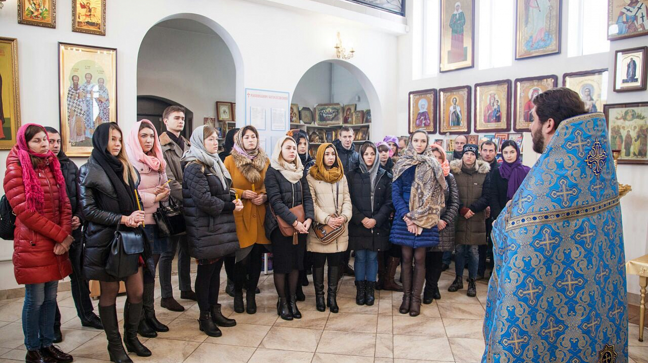 Молодёжь Западного округа посетила Храм Святого Николая Чудотворца